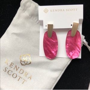 Kendra Scott NWOT Pink Aragon Drop Earrings